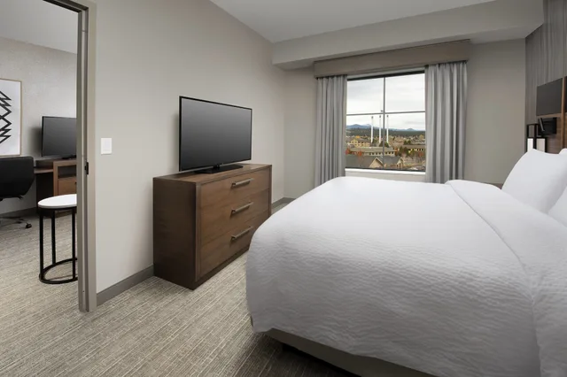 جناح بسرير كينج بغرفة نوم واحدة مع أريكة، Residence Inn Bend 2/4