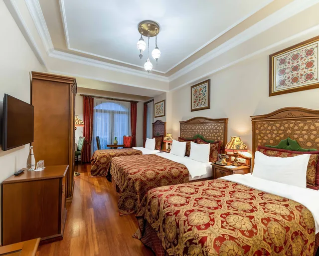 غرفة ديلوكس رباعية بسرير مزدوج وسريرين منفصلين، Sultanhan Hotel 1/6