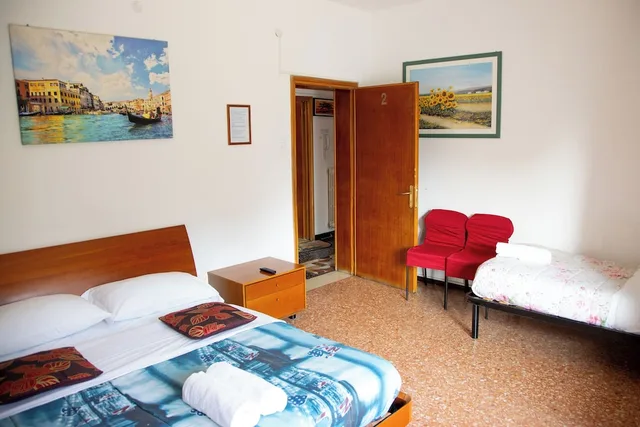 غرفة قياسية ثلاثية بسرير مزدوج وسرير فردي بإطلالة على المتنزه بحمام مشترك، Venice Best Vacation 6/8