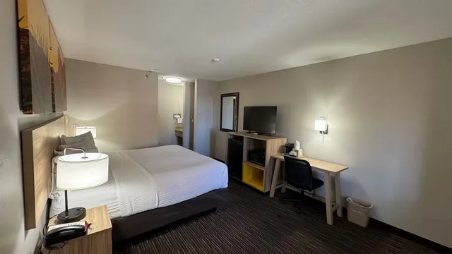 غرفة قياسية بسرير كينج، Days Inn By Wyndham Rio Rancho 9/10