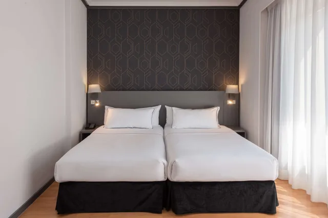 غرفة قياسية بسرير مزدوج بإطلالة، Hotel Madrid Plaza Espana Affiliated by Melia 3/7