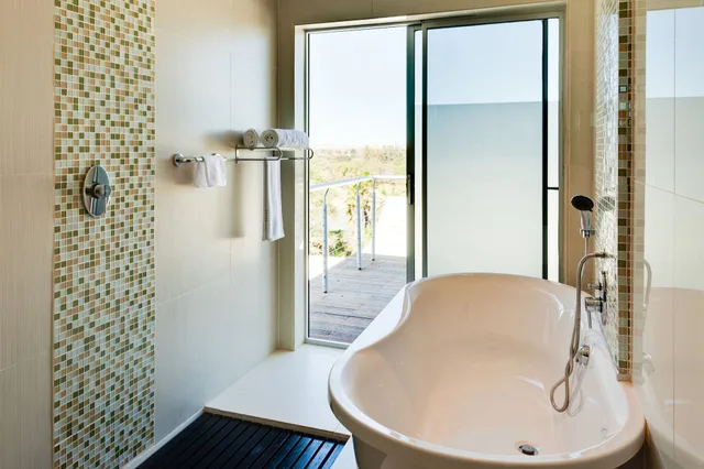 جناح تنفيذي بسرير كينج، The Oasis Hotel 3/3