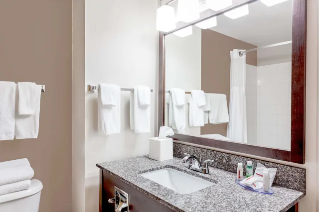 جناح بسرير كوين، Super 8 By Wyndham Prince Albert 8/10