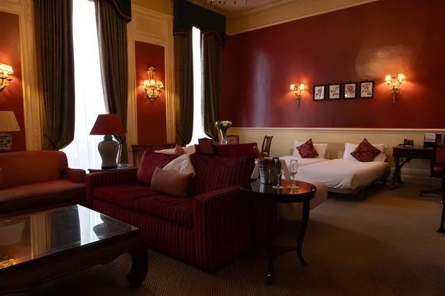 جناح غراند سوبيريور، The Leonard Hotel 1/3
