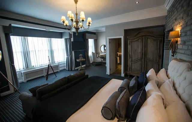 جناح جونيور بسرير كينج بحوض جاكوزي، Roker Hotel, BW Premier Collection 4/8