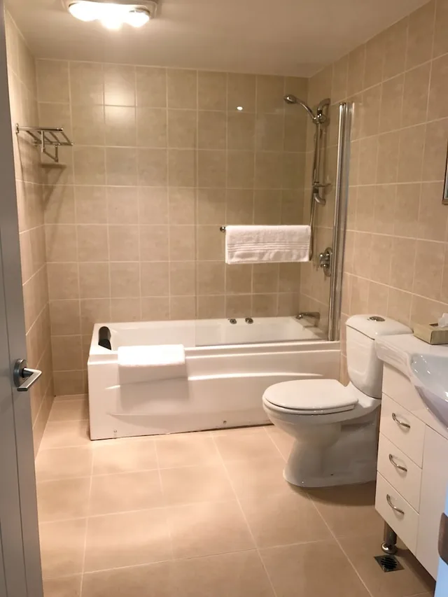 1 Bedroom, Deluxe, Apartment, King Bed, Alpha Motel Luxury Apartments 8/10