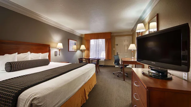 جناح، Best Western Angleton Inn 2/3