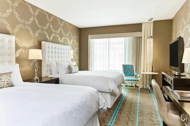 غرفة ديلوكس بسريرين كوين بإطلالة على المدينة، The Nines A Luxury Collection Hotel Portland 4/7