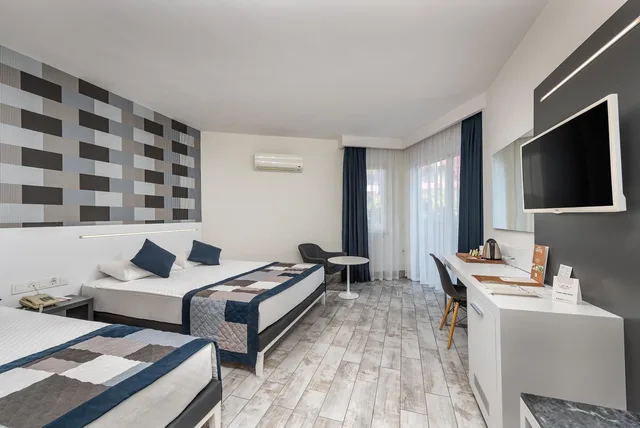 جناح جونيور بشرفة، White City Beach - Adults Only +16 2/6