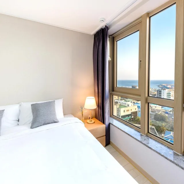 غرفة جونيور بسريرين منفصلين بإطلالة على البحر، Shin Shin Hotel Seogwipo 1/10