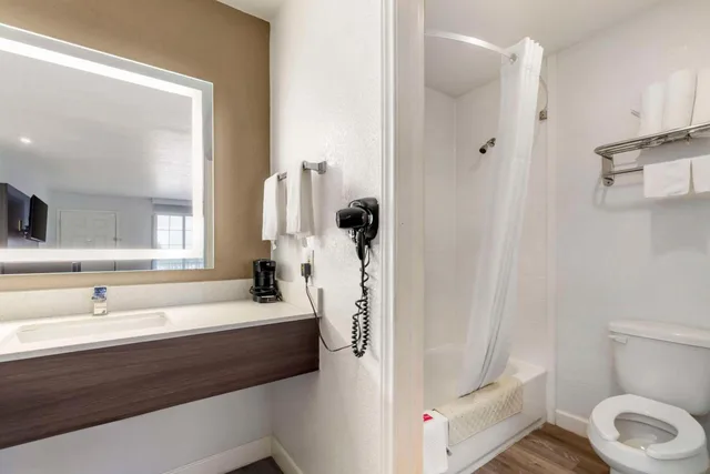 غرفة بسريرين كوين للمدخنين، Econo Lodge Inn & Suites Near Lackland AFB San Antonio, TX 5/7