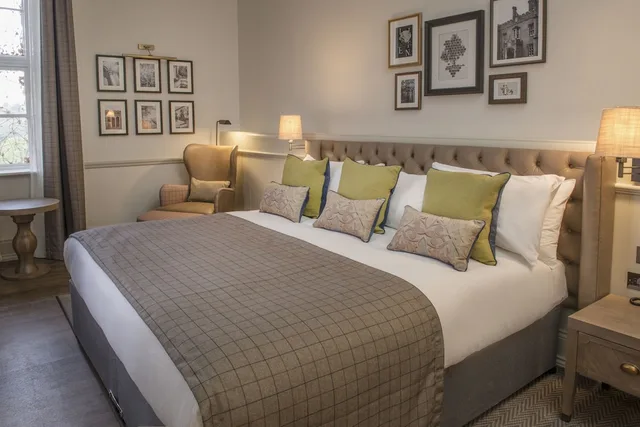 Suite, Double Bed, De Vere Latimer Estate 1/3