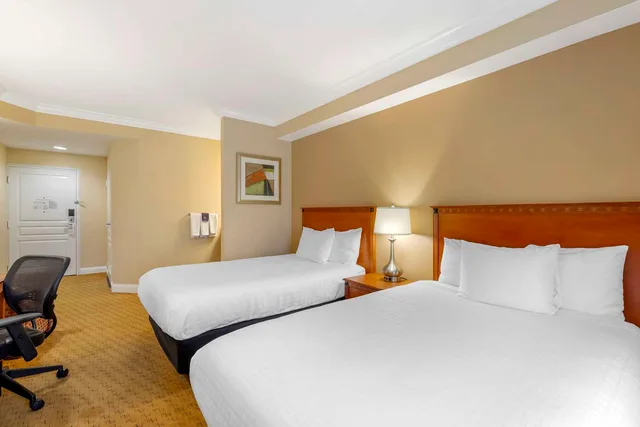 غرفة بسريرين مزدوجين لذوي الإعاقة، Best Western Plus Kingsland 1/5