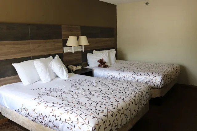 Standard, 2 Queen Beds, Balcony, Roosevelt Inn Mount Rushmore 2/8