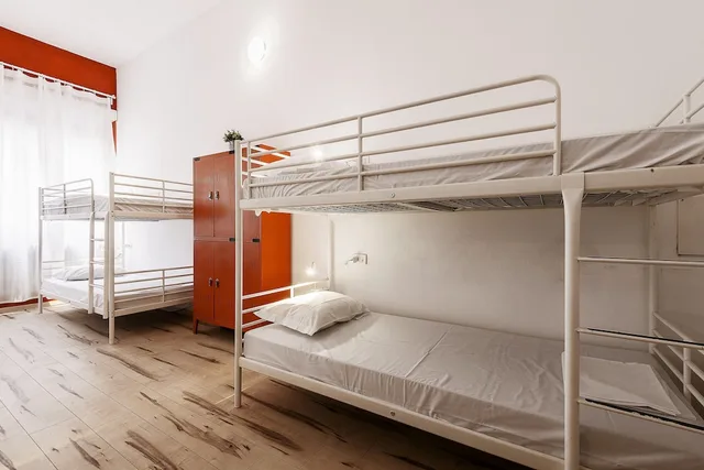 Mixed Dorm, 6 People, 6 Bunk Beds، QUO Milano 1/8