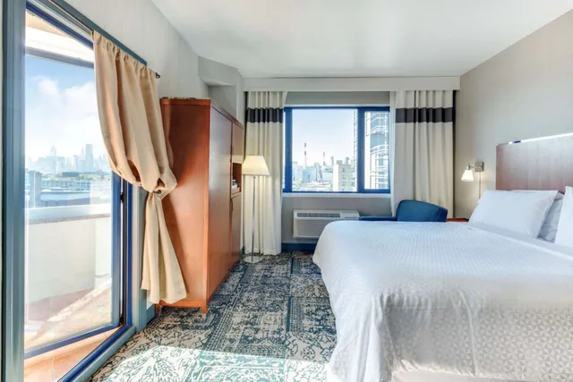 غرفة بسرير كينج بإطلالة على المدينة بشرفة، Vista LIC Hotel, BW Premier Collection 2/6