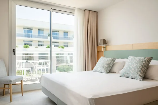 غرفة عائلية بثلاثة أسرّة بإطلالة على البحر، Gran Palas Hotel 1/7