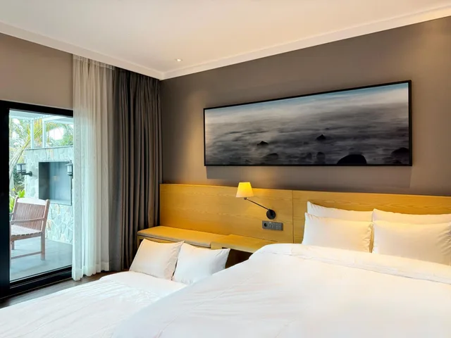 Family, Terrace, The Suites Hotel Jeju 2/5
