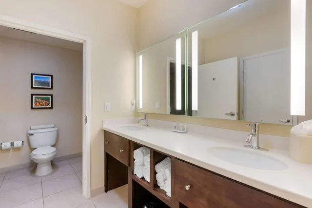 غرفة بسريرين كوين، Comfort Inn & Suites Near Ontario Airport, CA 4/4