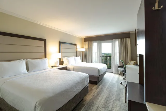 غرفة بسريرين كوين بشرفة، Holiday Inn Express Savannah Historic District 5/9