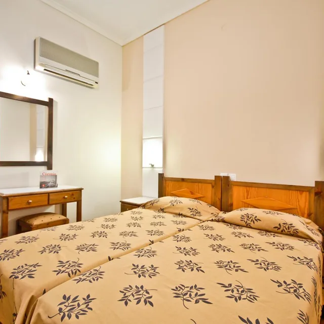 Room, Twin Beds, Town View، Coronis 8/10