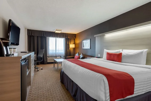Standard, King Bed, Sofa, Village Park Inn Calgary 3/7