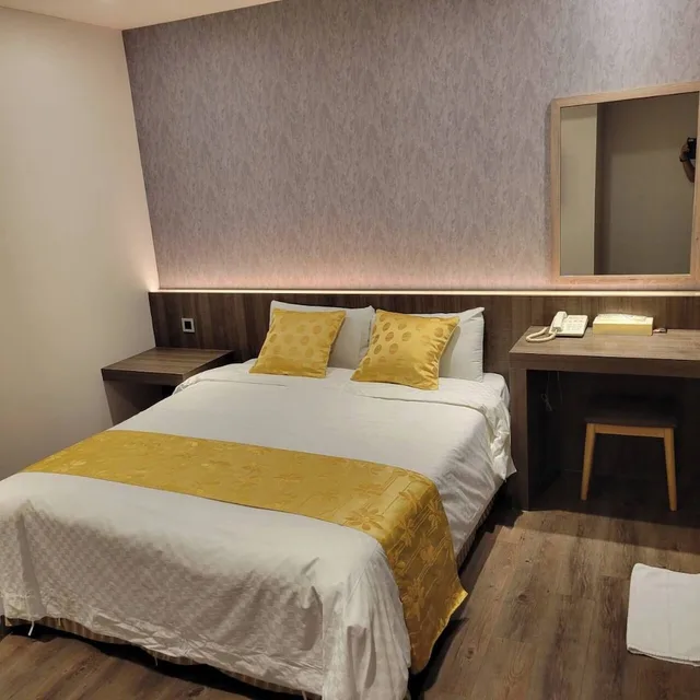 Economy, Double Bed, No Window، Attic Hotel 2/8