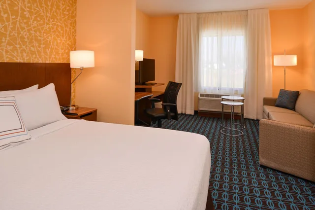 جناح بسرير كينج مع أريكة، Fairfield Inn & Suites Chillicothe 2/2