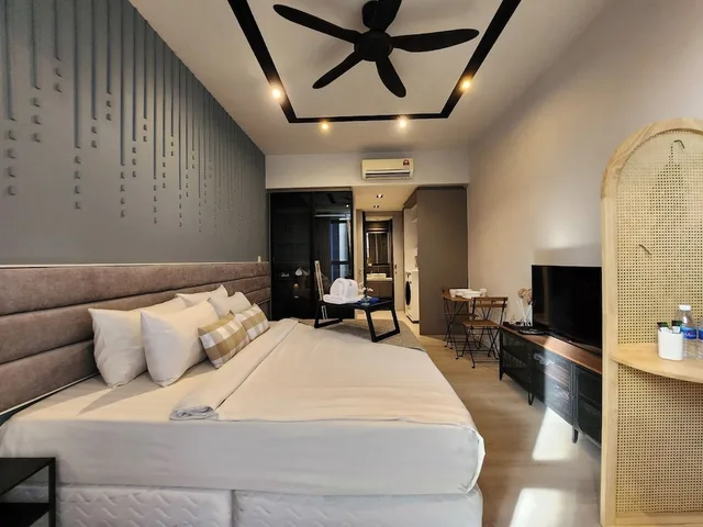 Theme, Modern, Deluxe, King Bed، Expressionz KLCC by Wodages 1/3