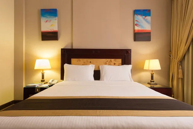 غرفة قياسية بسرير كينج، Caesar Hotel Oman 2/7