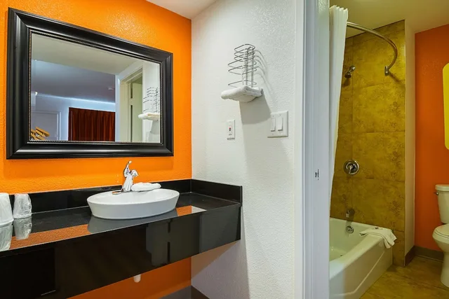 Standard, Queen Bed, Smoking, Motel6 Lost Hills, CA 7/9
