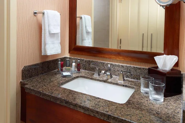 1 Bedroom, Suite, Golf Course View, Sofa، Marriott Meadowview Conference Resort Convention Center 4/8