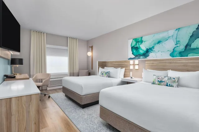 غرفة بسريرين كوين بحوض استحمام لذوي الإعاقة، Wyndham Garden Anna 2/5