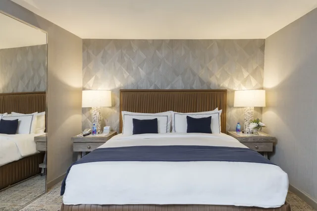 غرفة ديلوكس بسرير كينج بشرفة، Artezen Hotel 4/7