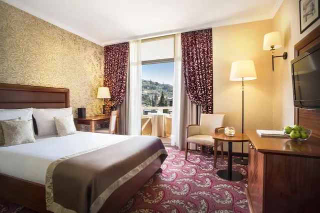 غرفة قياسية مزدوجة بإطلالة على المتنزه بشرفة، Remisens Hotel Metropol 2/5