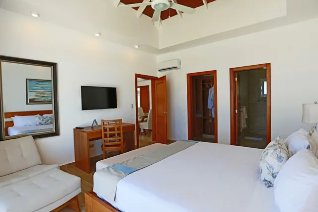 فيلا ديلوكس بسريرين كينج وسريرين كوين بـ3 غرف نوم، Ocean Village Deluxe Resort and Spa 8/10