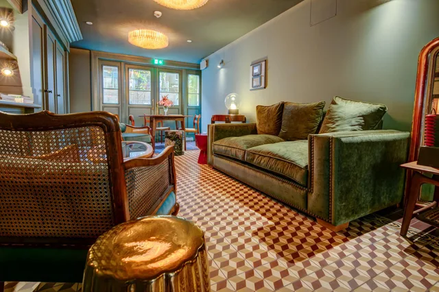 Room, Queen Bed, Hotel Mercier 1/3