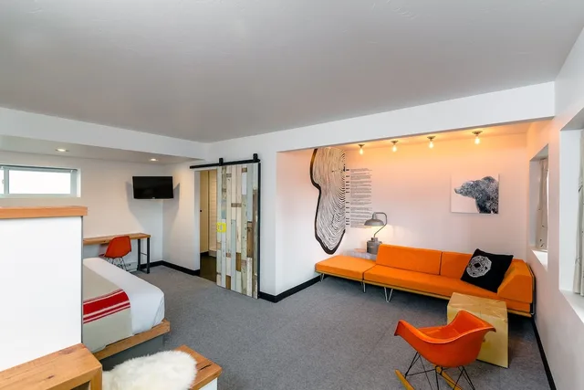 Grand, Avenue, King Bed, Accessible، The LARK Bozeman 3/4