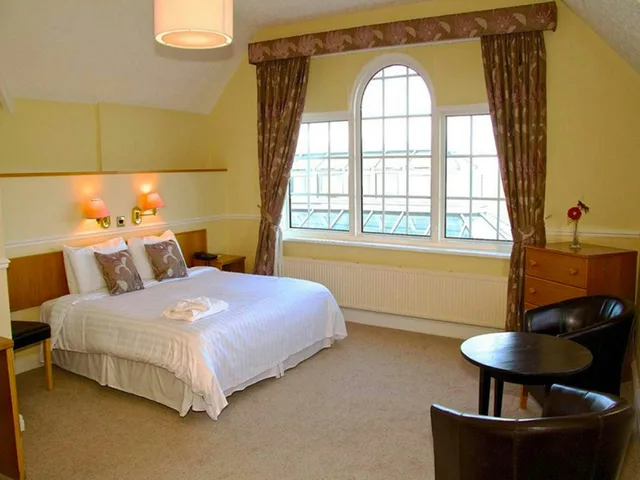 غرفة بسرير مزدوج بإطلالة على البحر، North Shore Hotel and Golf Club 1/1
