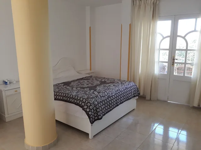 غرفة ثلاثية بسرير كوين وسرير فردي بإطلالة على النهر، 555 Studios & Flats 3/4