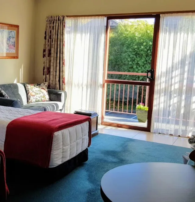 استوديو بسرير كينج وسرير فردي مفردة بسريرين منفصلين، Aspen Lodge Motel 5/10