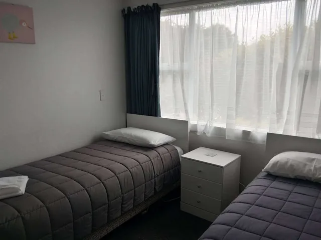 2 Bedrooms, Suite, 3 Beds, Kitchen, Queens Park Motels 1/2
