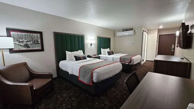 غرفة قياسية بسريرين مزدوجين بشرفة، Lumber Jack Lodge, Ascend Hotel Collection 6/9