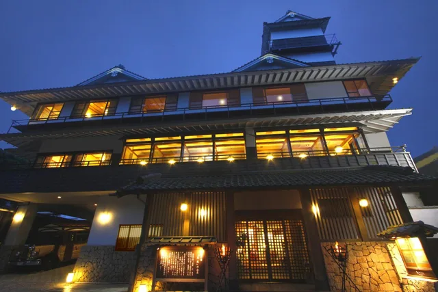 غرفة يابانية غربية بحوض استحمام في الملحق، Hakone Kamon 1/1