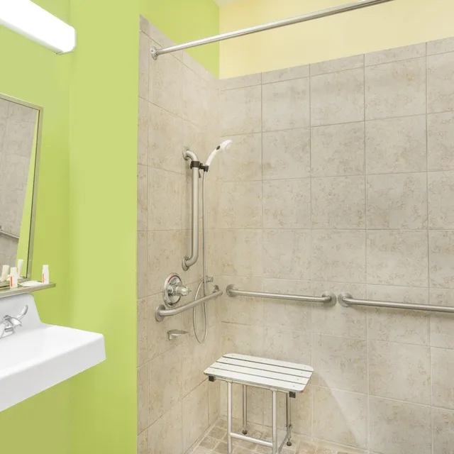 جناح استوديو بسرير كوين مع أريكة، Microtel Inn Suites By Wyndham Tuscumbia Muscle Shoals 9/10