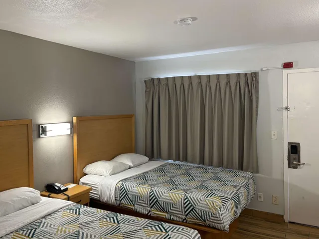 غرفة بسريرين كوين، Motel6 Riviera Beach, FL 1/10
