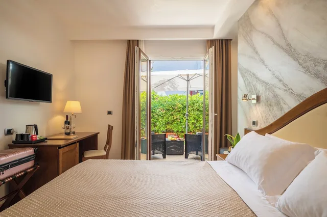 غرفة بسريرين منفصلين بشرفة، Nicoletta Hotel 1/4