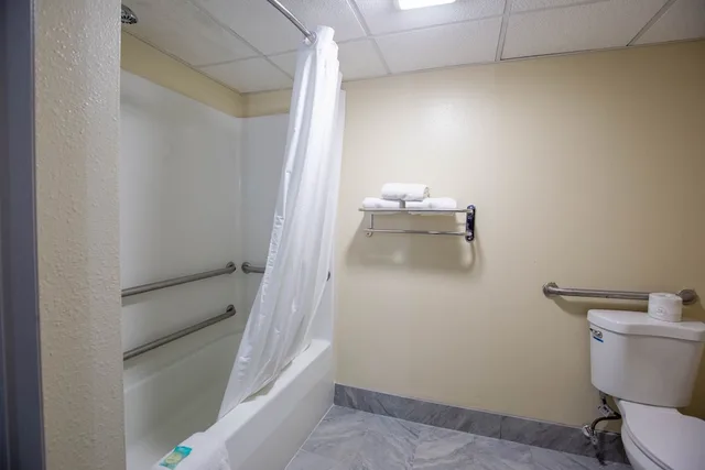 Room, 2 Queen Beds, Accessible, Super 8 By Wyndham Rockford 7/7