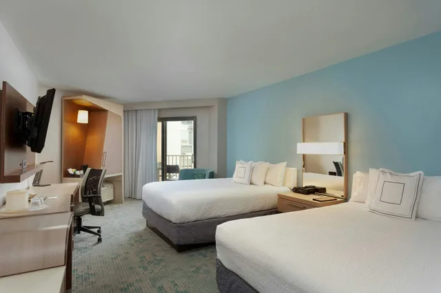 غرفة بسريرين كوين، Courtyard Isla Verde Beach Resort 1/3