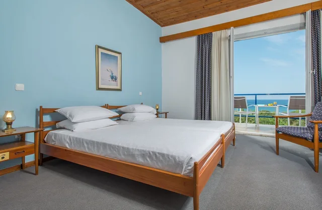 Renovated, Classic, Queen Bed, Sea View، Hotel Delfinia 4/10